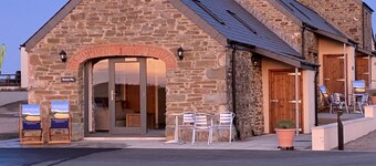 "Ramsey" Sea View Cottage - Dog Friendly