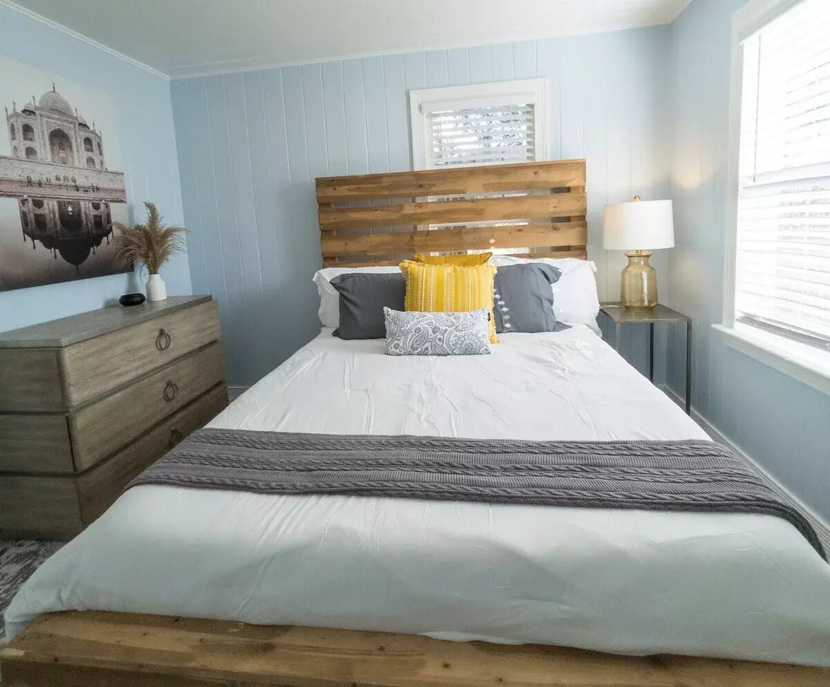 Cozy cottage get-away for Two!