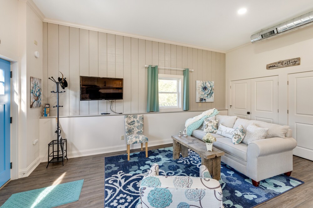 Peaceful Harvard Vacation Rental: 3 Mi to Town!