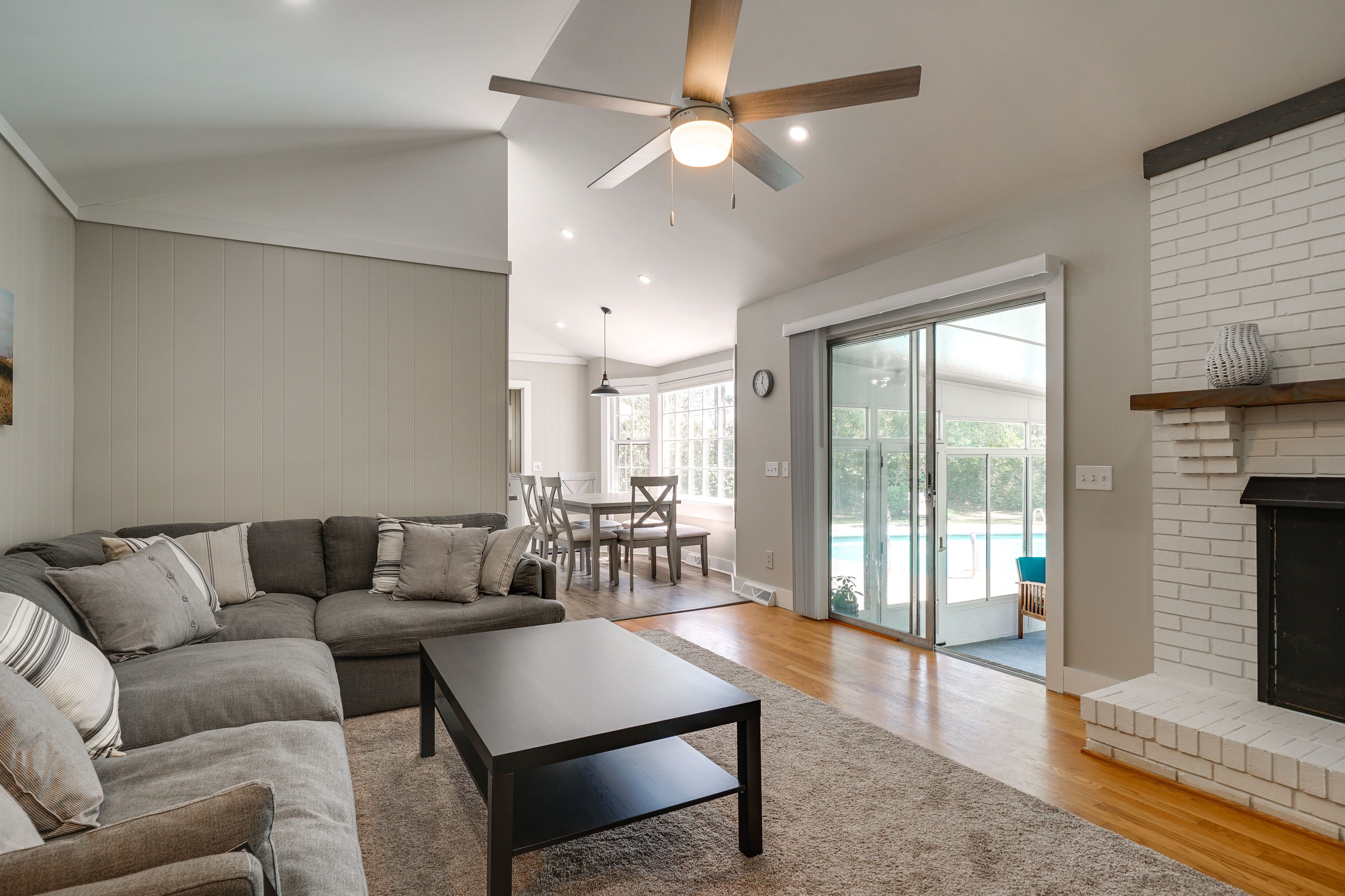 Wilmington Rental ~ 4 Mi to Wrightsville Beach!