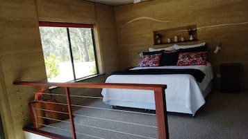 1 bedroom, bed sheets