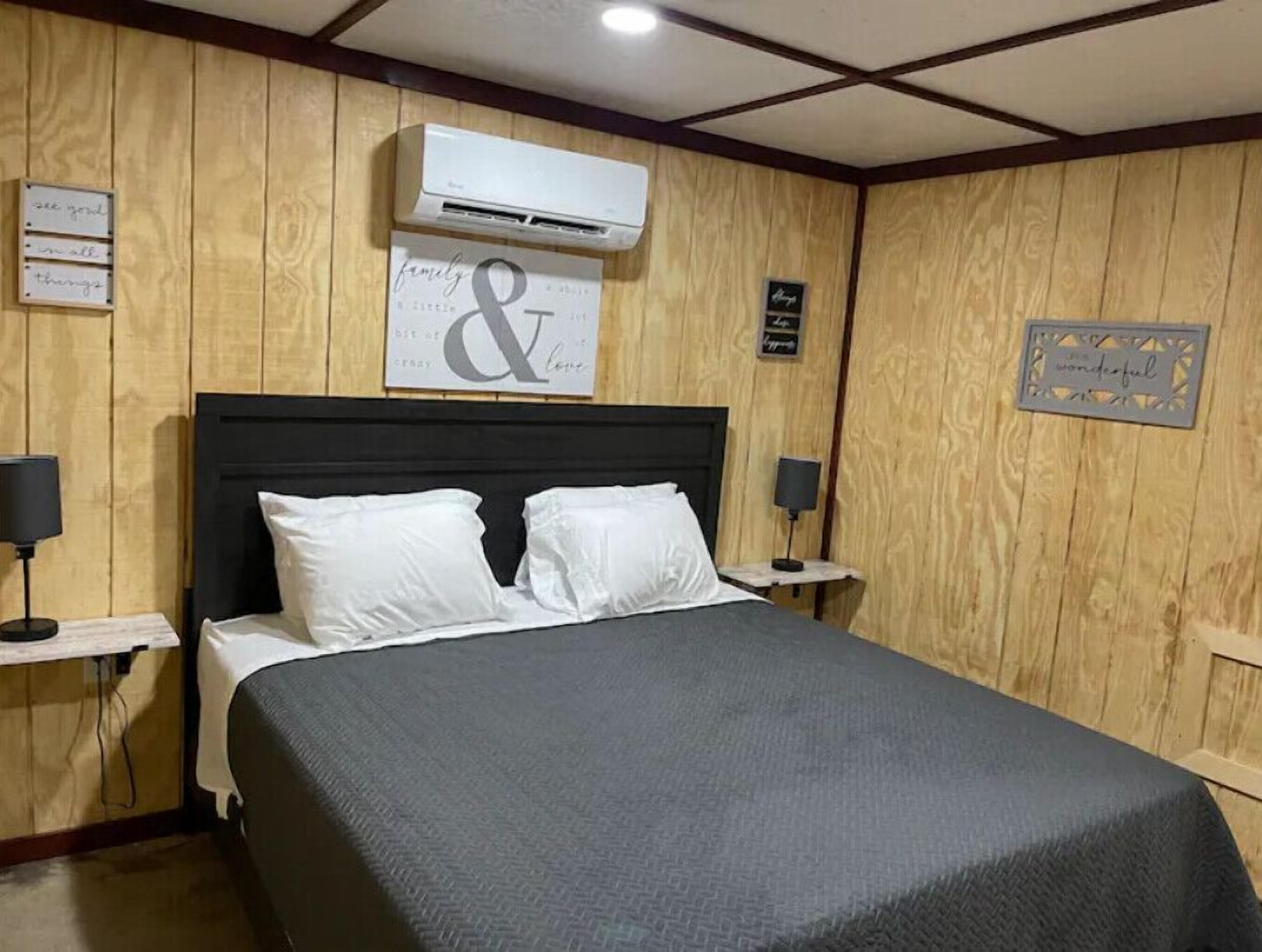 1 habitación y ropa de cama 