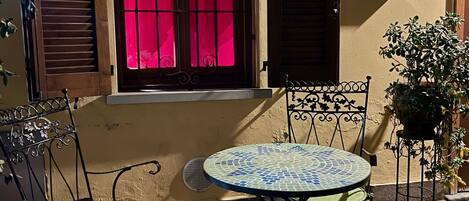 تناول الطعام بالخارج