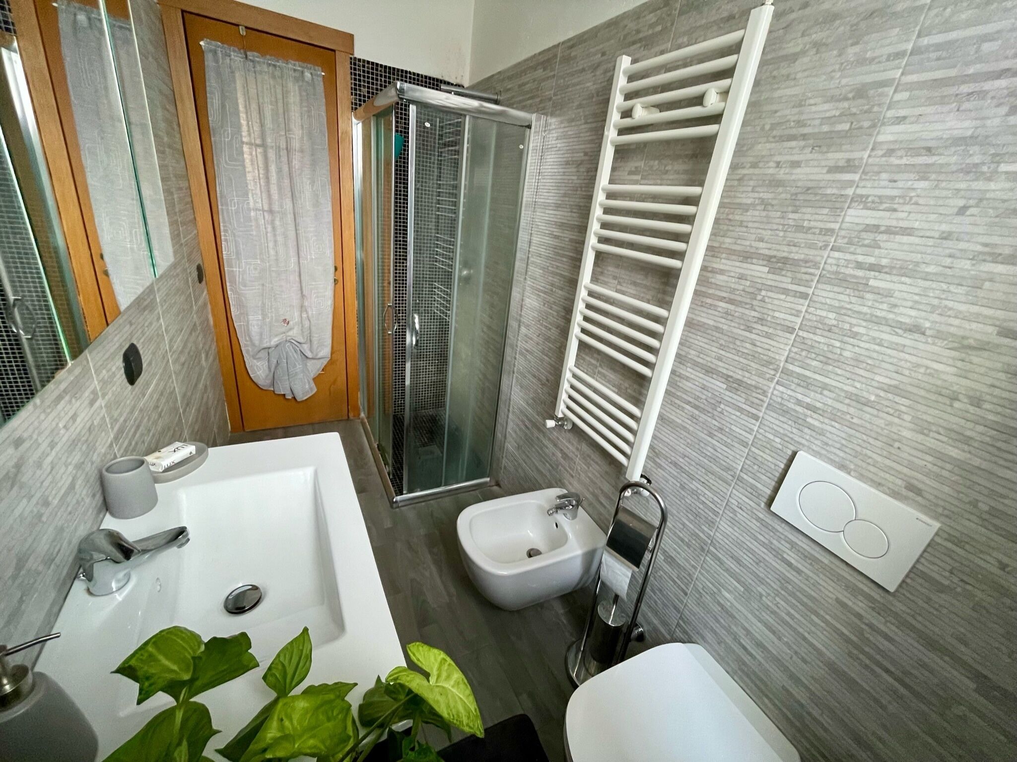 Dusche, Haartrockner, Bidet, Handtücher