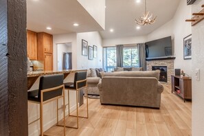 تلفزيون ذكي، مدفأة، مشغل دي في دي