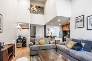 Smart-TV, Kamin, DVD-Player