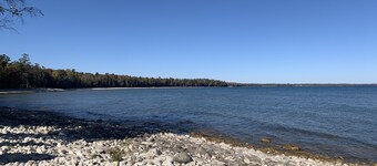 Between 2 Lakes-Relaxing Vacation Near Adventure