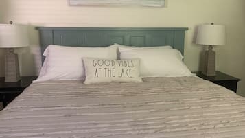 3 slaapkamers, een strijkplank/strijkijzer, gratis wifi, beddengoed