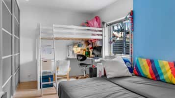 2 bedrooms, iron/ironing board, free WiFi
