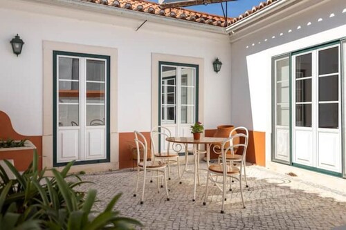 Family and Pet Friendly Home w Pool, Hottub, Outdoor Kitchen/Shower, BBQ, & More