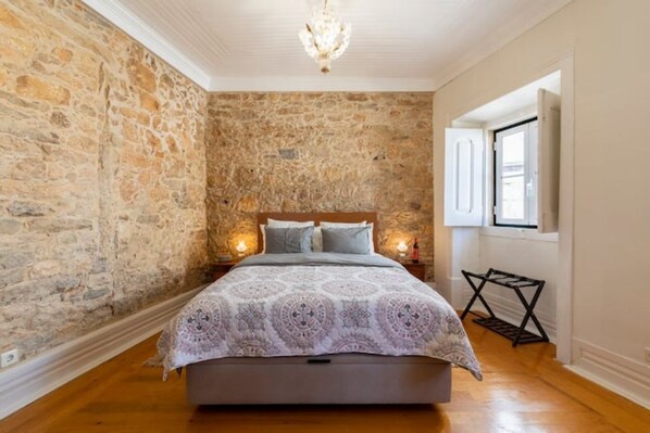 3 bedrooms, in-room safe, iron/ironing board, travel crib