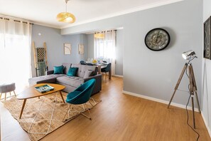 Smart TV, fireplace - Modern apartment located 5 minutes walking from the Sanctuary (Fátima)