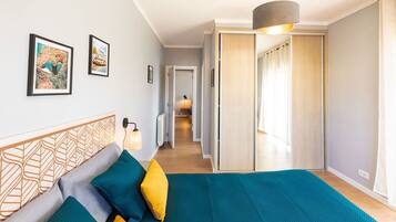 3 bedrooms, desk, iron/ironing board, free WiFi