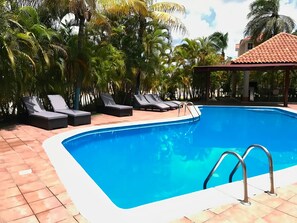 Outdoor pool, open 9:00 AM to 9:00 PM, sun loungers - Caribbean Life II (Punta Cana)