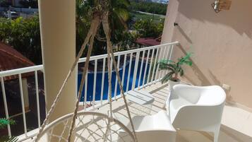 Appartement Familial, 2 chambres, balcon, vue piscine | Balcon