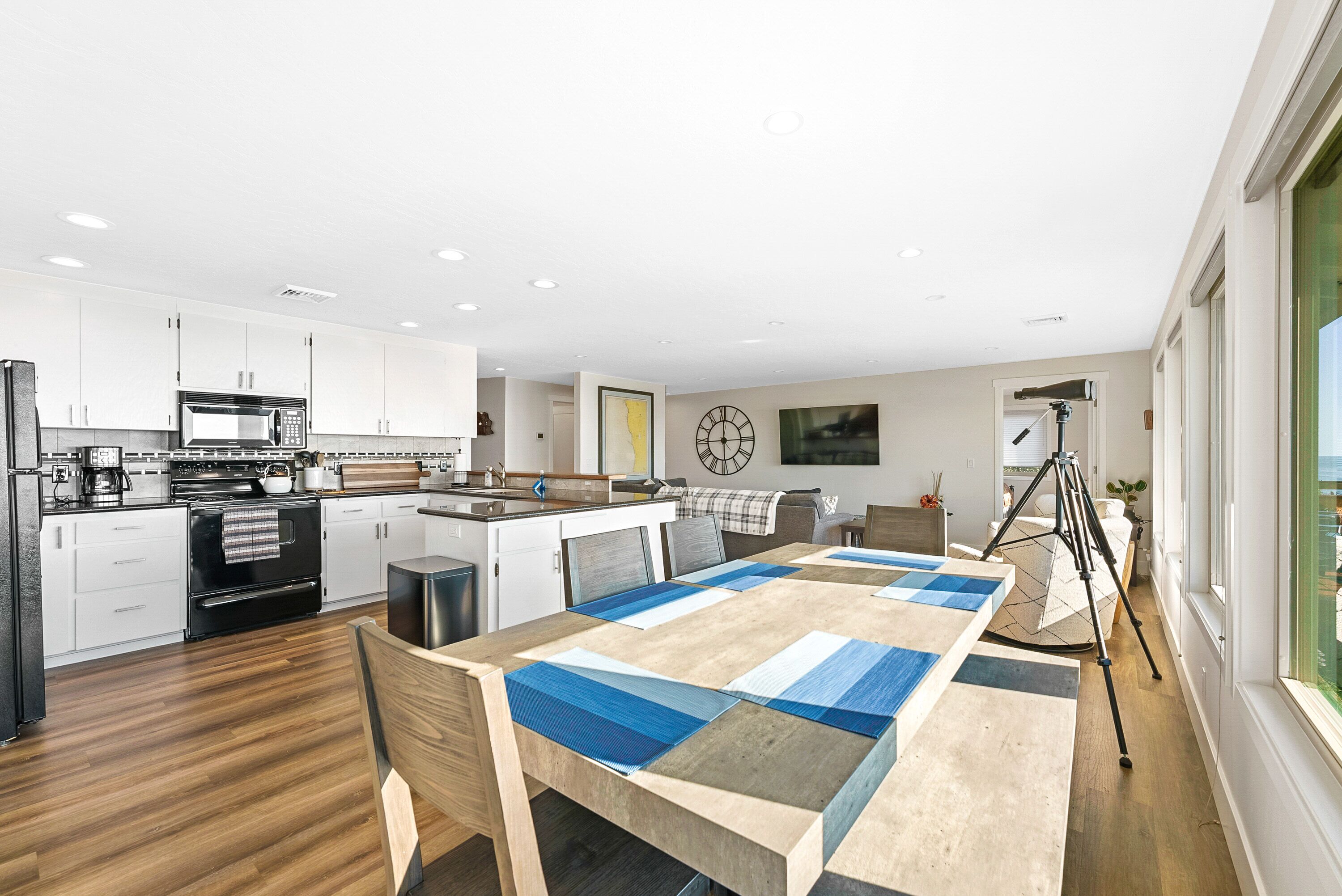 NEW LISTING Oceanfront 3 bedroom /  3 bath home overlooking the Brookings Harbor