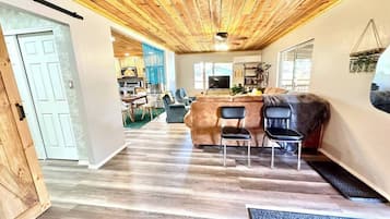 Smart TV, books, offices
