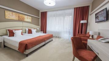 Double or Twin Room | Peti besi dalam bilik, meja, kalis bunyi, Wi-fi percuma