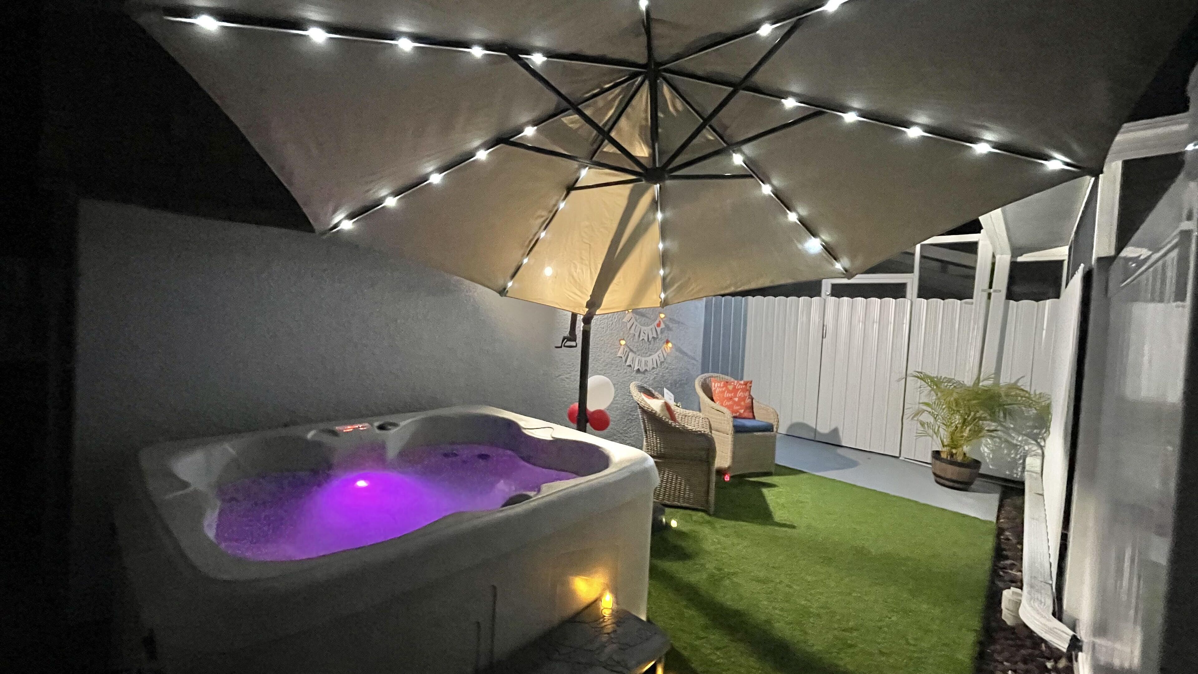 Unique and Exclusive TINY HOME+Private Hot Tub!