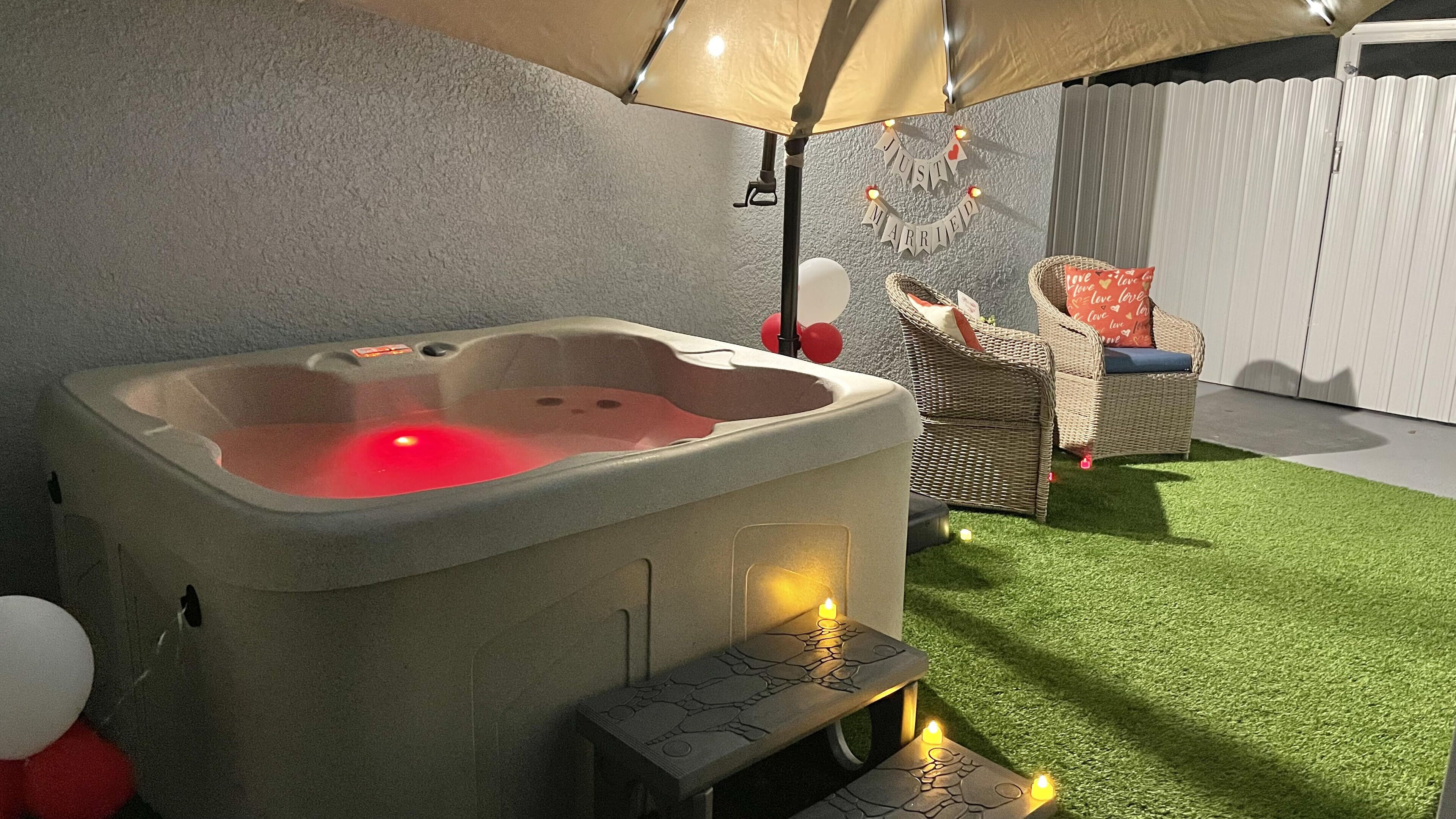 Unique and Exclusive TINY HOME+Private Hot Tub!