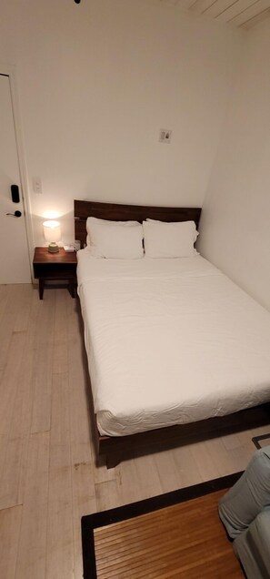 1 slaapkamer, een strijkplank/strijkijzer, gratis wifi, beddengoed