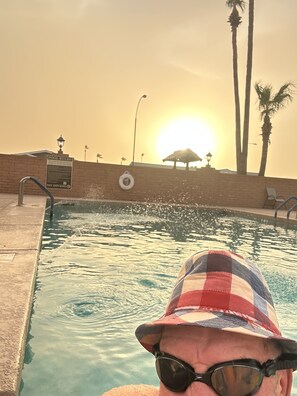 Alberca al aire libre y alberca climatizada