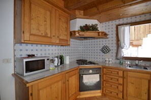 Kühlschrank, Ofen, Herdplatte, Geschirrspüler