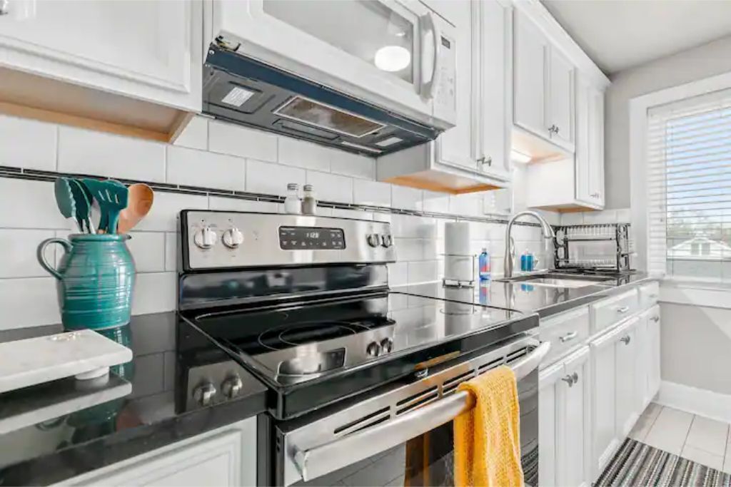 NEW! Historic Gem Steps To The Square!