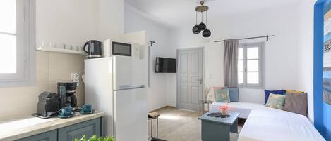1 bedroom, in-room safe, iron/ironing board, free WiFi