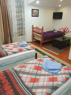 10 bedrooms, Tempur-Pedic beds, individually decorated, desk - hotel lika (Tbilisi)