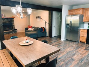 Interior - Pet Friendly with Views, Firepit & Foosball Table! NFL Sunday Ticket & Redzone! (Cleveland)