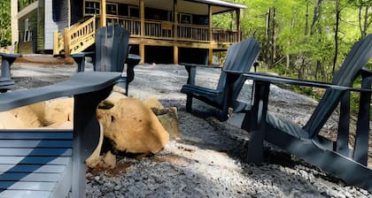 Pet Friendly with Views, Firepit & Foosball Table! NFL Sunday Ticket & Redzone!