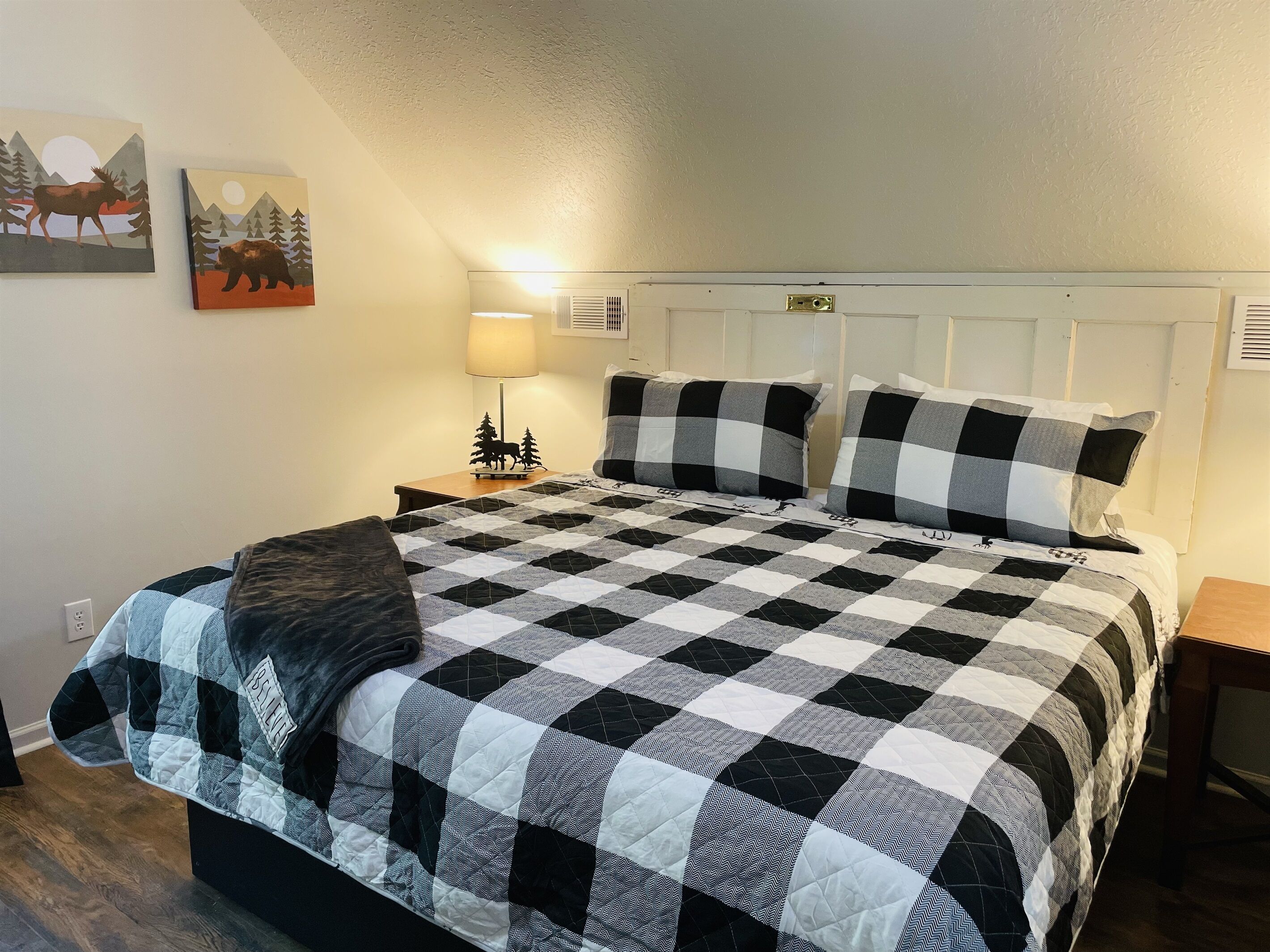 3 soveværelser, skrivebord, strygejern/strygebræt, weekendseng