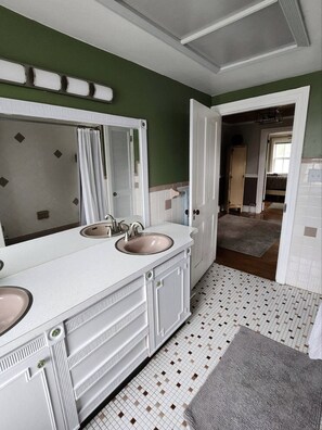 Whirlpool, Handtücher, Seife, Shampoo