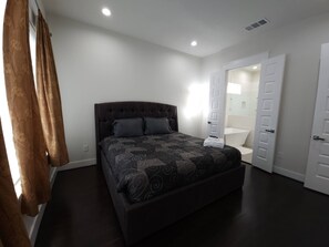 House, 3 Bedrooms, Balcony, City View | 3 bedrooms - "modern 3bed Townhome. Near Nrg" (Houston)
