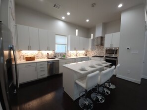 House, 3 Bedrooms, Balcony, City View | Private kitchen - "modern 3bed Townhome. Near Nrg" (Houston)