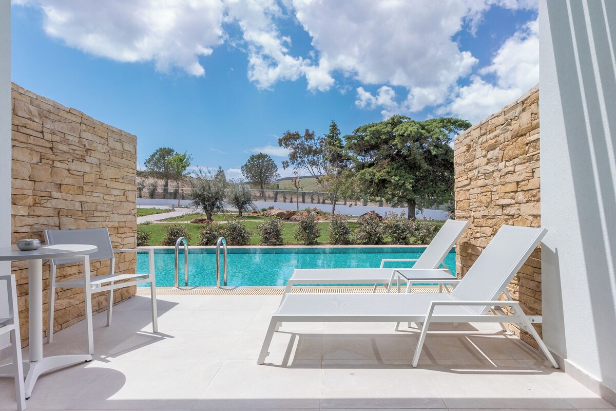 Double or Twin Garden View sharing pool