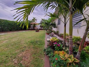 Property grounds - Modern, Stylish 4-BR Home Cherry Gardens Kingston (Kingston)