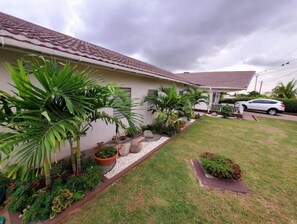 Property grounds - Modern, Stylish 4-BR Home Cherry Gardens Kingston (Kingston)