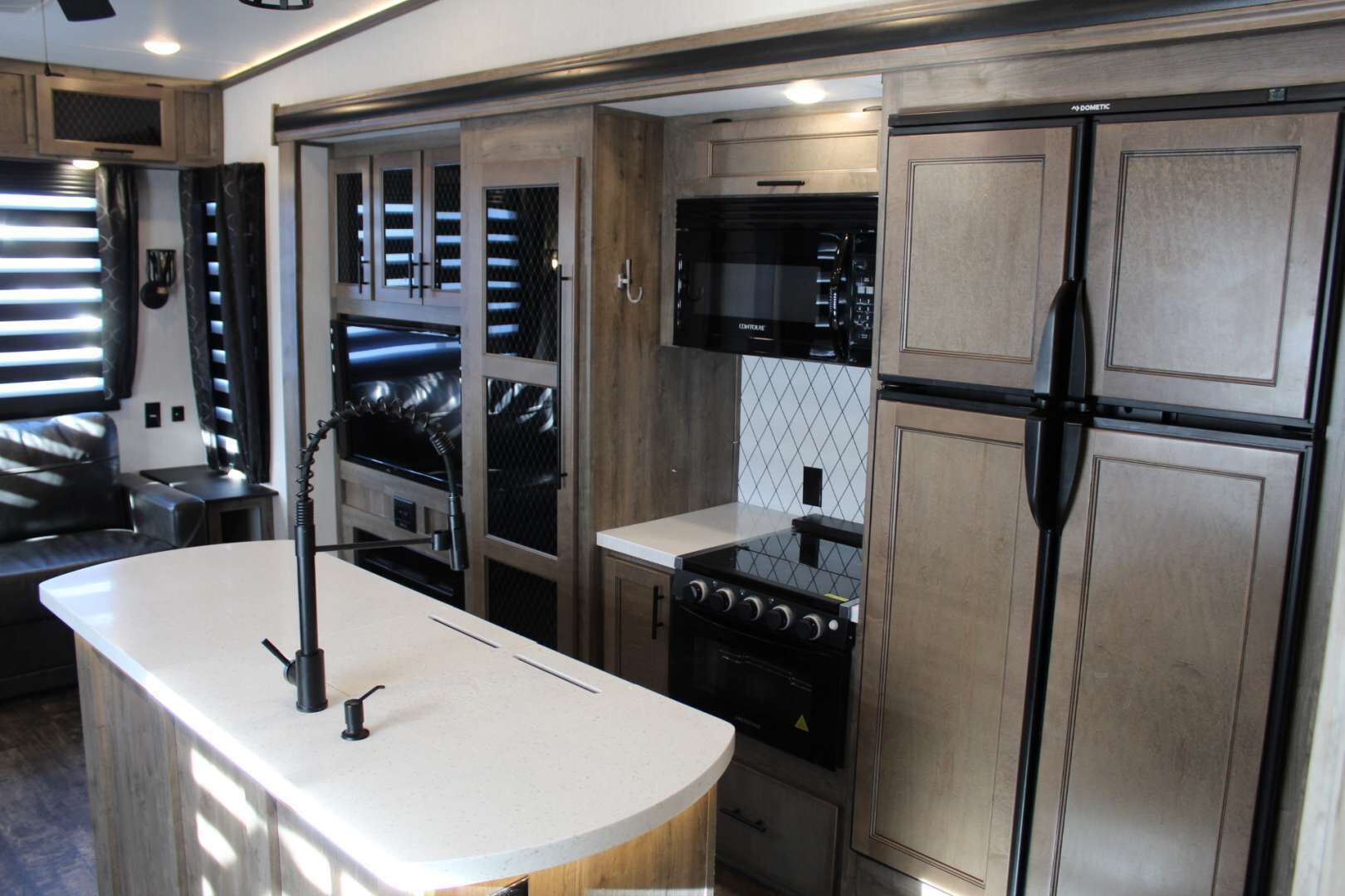 Beautiful 2 Bdrm with a bed loft and washer/dryer. 
Lots of space and extras!