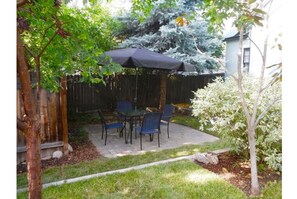 Outdoor dining - •Lisa's Lodgings! • EnGliSh TuDoR • FeNcEd • Pet? (Boise)