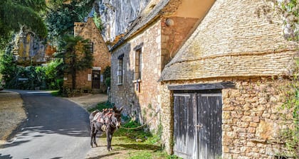2 bedroom awesome home in Saint Leon sur Vezere