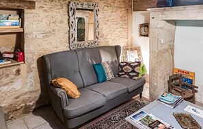 Living area - 2 bedroom awesome home in Saint Leon sur Vezere (Saint Leon sur Vezere)