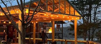 Life’s a Boat! Studio style! Sleeps 4!