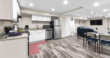 Modern 1-BR Apartment