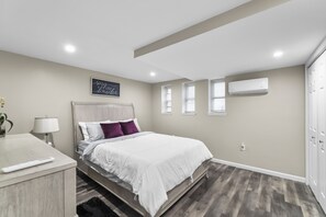 1 habitación, caja de seguridad en la habitación y escritorio 