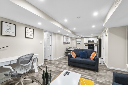 Modern 1-BR Apartment