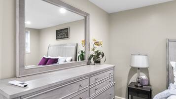 1 bedroom, in-room safe, desk, iron/ironing board