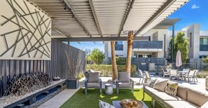 Terrace/patio - Modern & Spacious Palm Springs Oasis 64@TheRiv (Palm Springs)