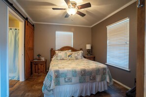 2 عدّة غرف نوم وواي فاي وملاءات أسرّة